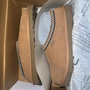hi i’m selling these men’s tasman uggs in a size 9